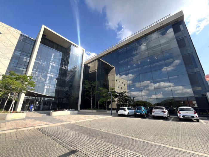 To Rent: Prime Office Space in Menlyn with Customizable Layout and Great Amenities.