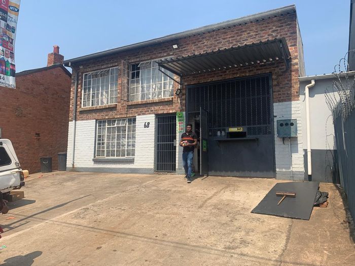 120sqm industrial mini-factory with parking, bathrooms in Pietermaritzburg Central To Rent.