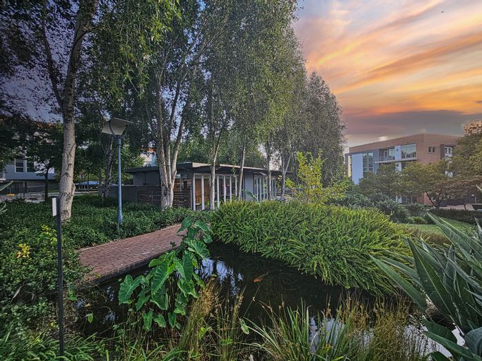 Bryanston Office To Rent: Move-in ready with patios, security, and amenities.