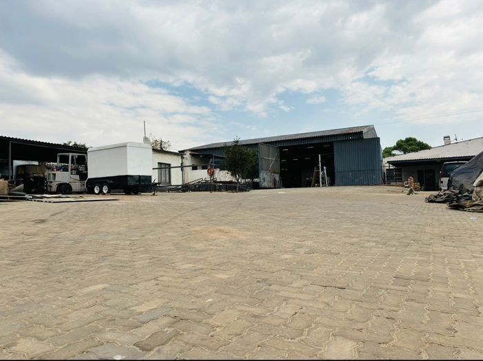 For Sale: 1000m2 Industrial Factory in Anzac with loading bays and office spaces.