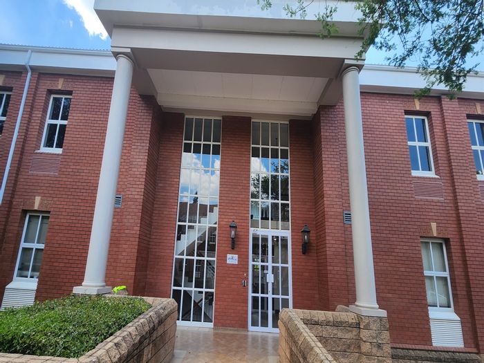 Chislehurston Office To Rent: Prime location, 24-hour security, backup power, and water.