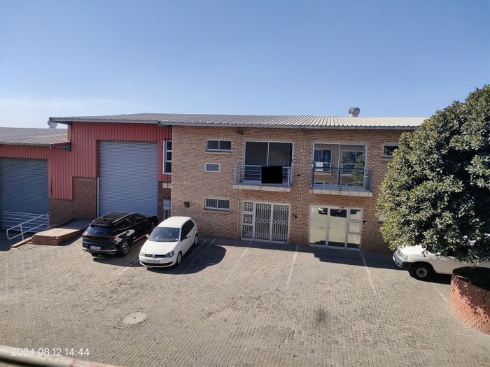 Industrial mini warehouse in Hoogland, to rent, with security and office space.