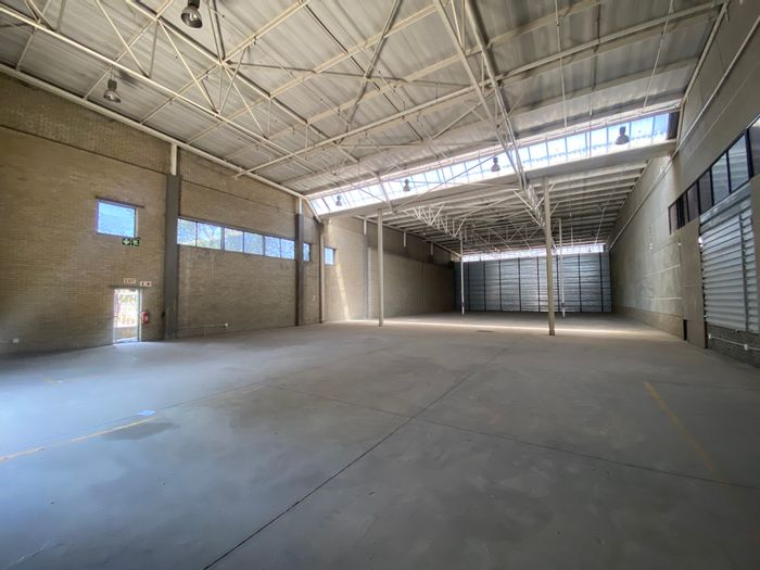 Industrial unit to rent in Halfway House with high ceilings and easy access.