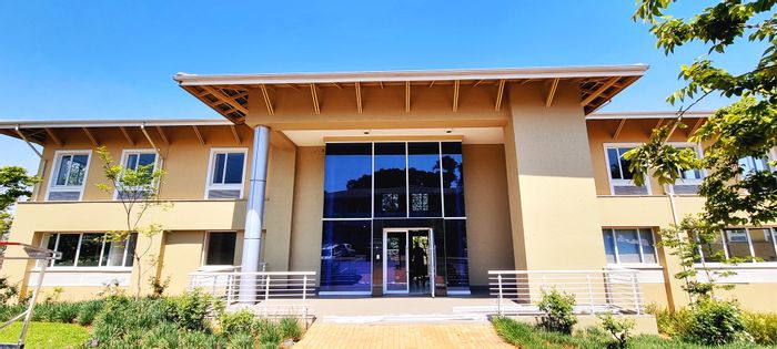 Woodmead Office To Rent: Open plan, kitchen, balcony, secure parking, 24-hour security.