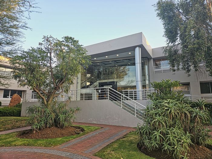 To Rent: Office in Woodmead with 24-hour security, parking, and tenant incentives.