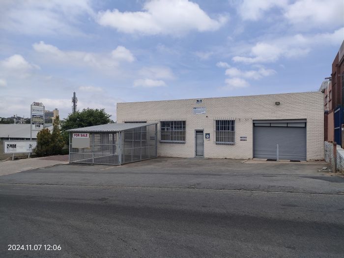 Industrial Warehouse for Sale in Strijdompark: Office, Ablutions, Generator, Secure Parking.