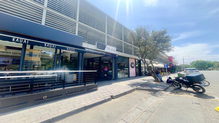 Office To Rent in Parktown North: 285 m², 24-hour security, on-site management.