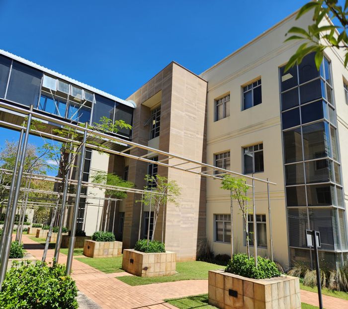 Illovo Office To Rent: Fitted suite, 24-hour security, near transport and amenities.