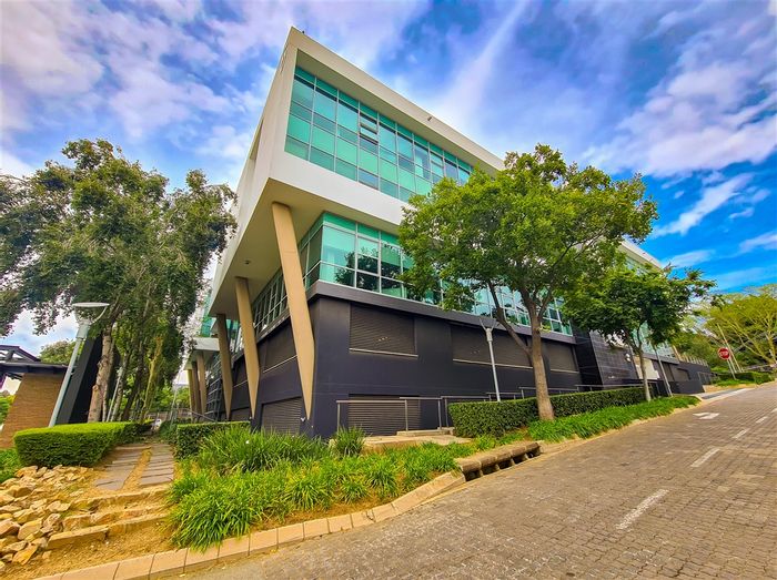 Fourways Office To Rent: Customizable space, 24-hour security, prime location, ample parking.