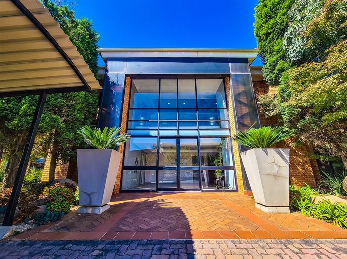 Office to Rent in Constantia Kloof: Spacious layout, balconies, 24-hour security.