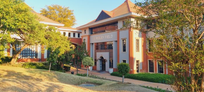 Bryanston Office To Rent: Rent-free options, communal kitchens, Padel court, nursery school.