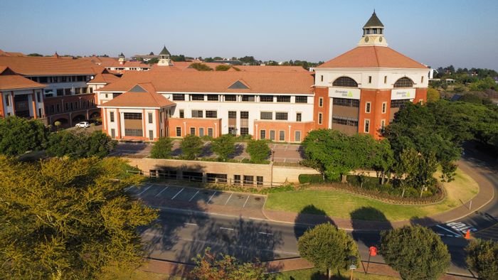 Bryanston Office To Rent: Move-in ready with 4 months rent-free and premium amenities.