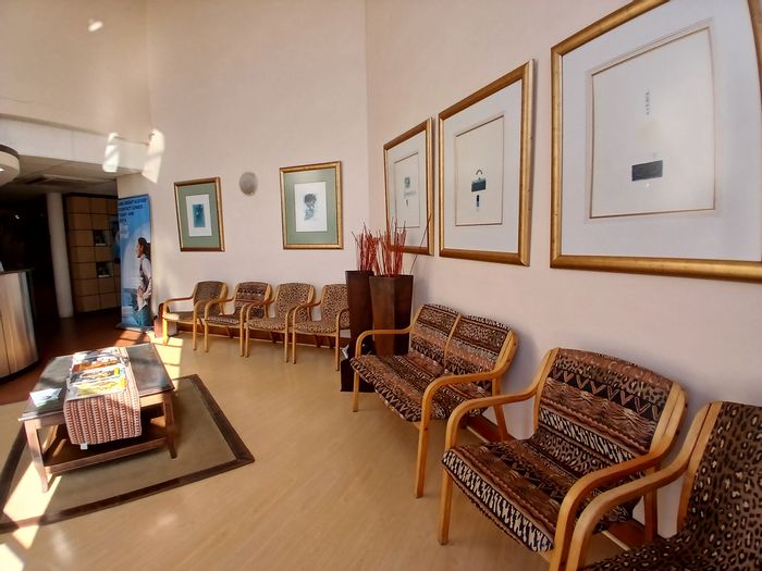 For Sale: Office in Bo Dorp with secure parking, air-conditioning, and mountain views.