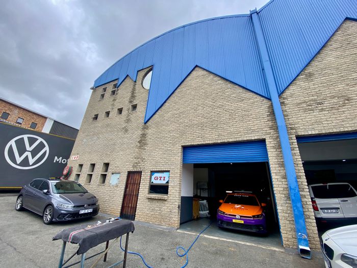 Industrial property in Barbeque Downs to rent, ideal for automotive businesses.