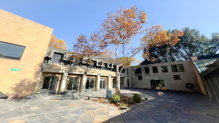 Versatile Parktown office for sale with backup utilities and high-speed connectivity.