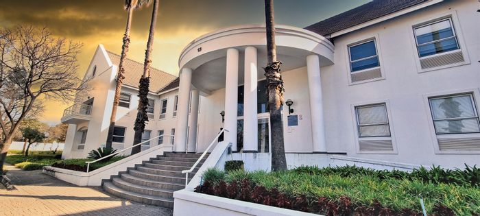 Office To Rent in Woodmead: 24/7 security, fibre, backup water, and easy highway access.