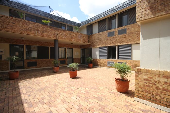Office To Rent in Edenburg: Fitout, secure park, backup power, great transport access.