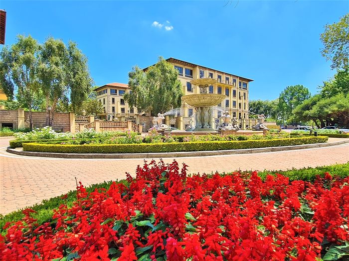 Fourways Office To Rent: Ground floor, private patio, ample parking, and security.