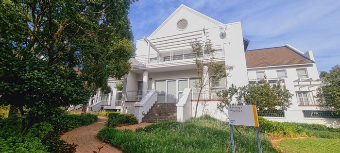 Woodmead Office To Rent: 24/7 security, fibre, backup water, and easy highway access.