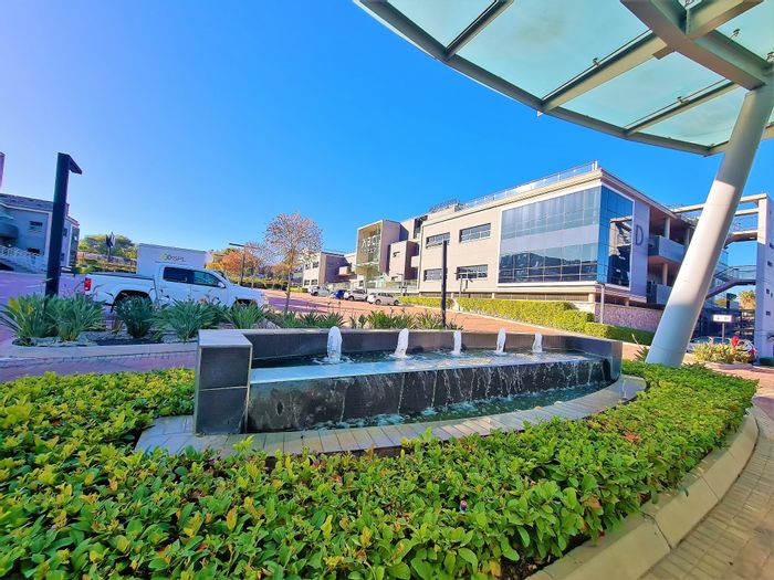 Fourways Office To Rent: Premium park, 24-hour security, ample parking, great visibility.