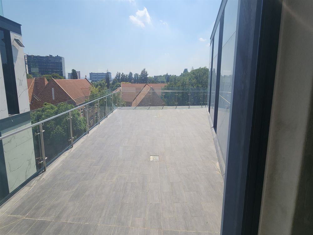 52 Katherine Street-Sandton-2ndfl 1600m² Balcony