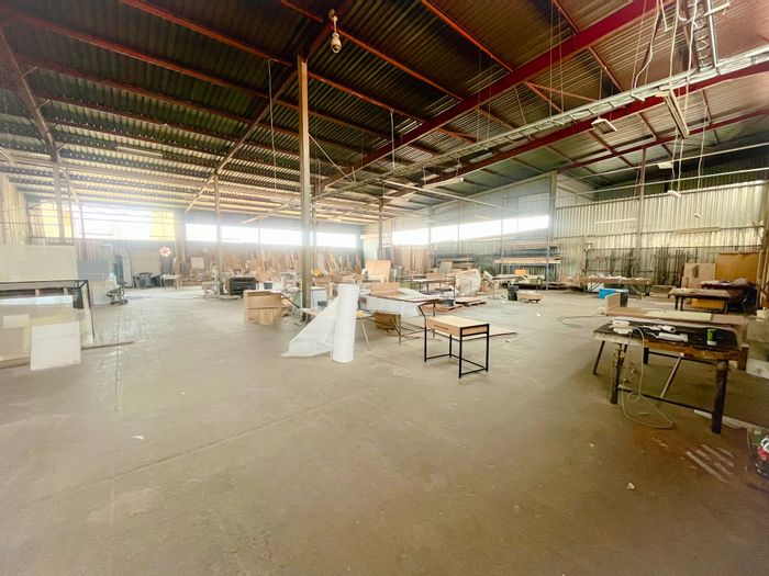 Wynberg Industrial Property For Sale: Spacious factory, large yard, excellent access.