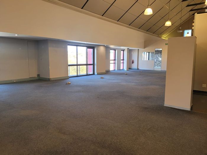 To Rent: 491m2 Office in Southdowns Estate with boardroom and kitchenette.