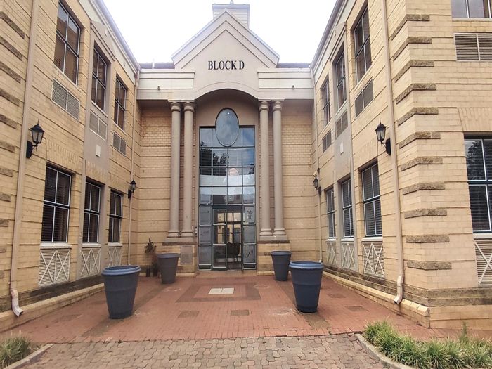 Dunkeld Office To Rent: Prime location, secure access, flexible layouts, and lush surroundings.