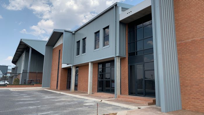 Industrial warehouse to rent in Longlake with secure park and 24-hour security.