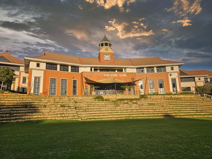 Bryanston Office To Rent: 4-6 months rent-free, gym access, Padel court, nursery.