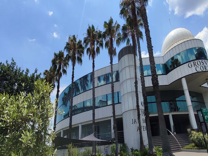 To Rent: Office in Parktown North with large patio, parking, and security.