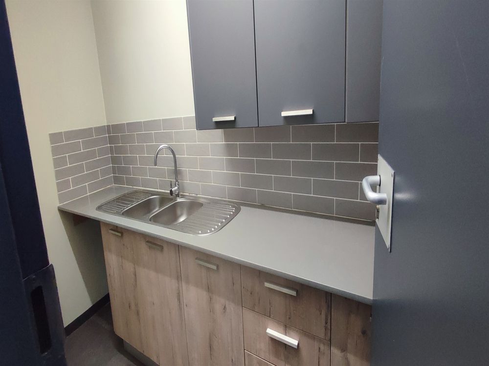 Grosvenor Corner-Rosebank-Gr Floor 832,7m² Kitchen Area