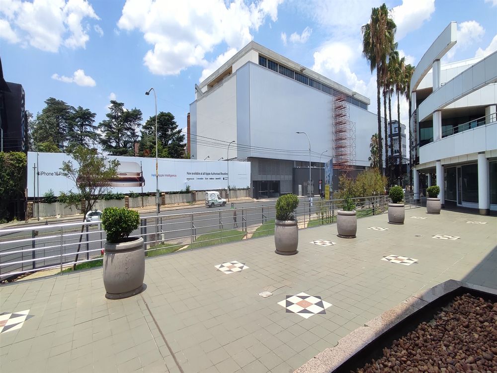 Grosvenor Corner-Rosebank-Gr Floor 832,7m² Patio 2