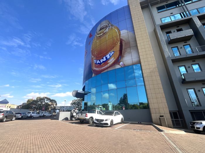 Menlyn Office To Rent: 174.4m², customizable layout, natural light, parking included.