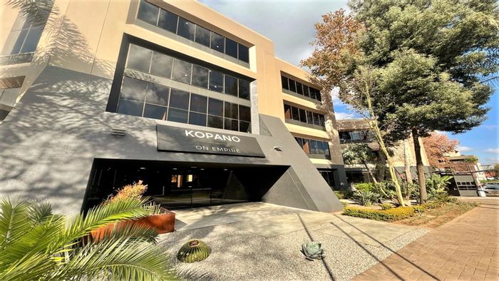 Prime 126m² office in Parktown, to rent with excellent accessibility and amenities.