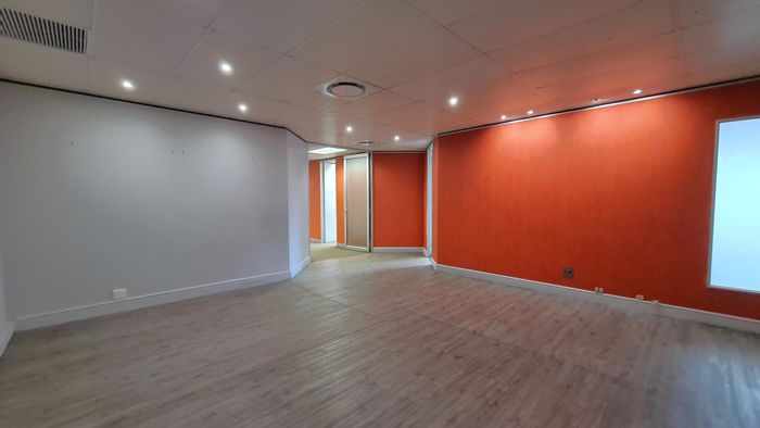 To Rent: Office in Cape Town City Centre with secure parking and 24-hour security.
