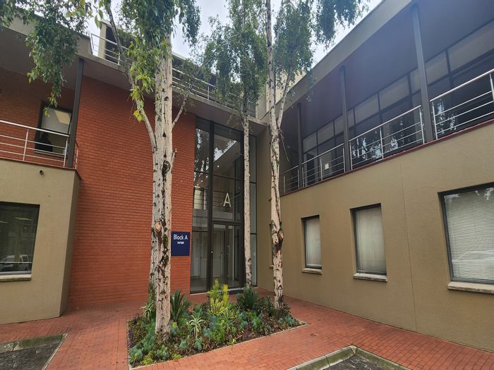 Wierda Valley Office To Rent: 24-hour security, backup power, ample parking available.