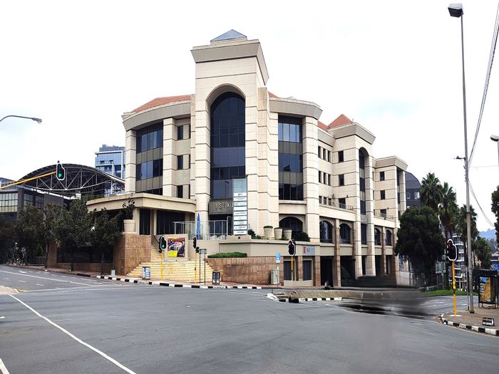Office to Rent in Rosebank: Reception, boardroom, balcony, 24/7 security, prime location.
