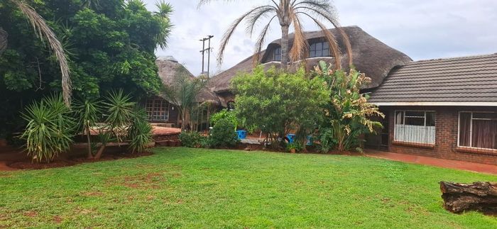 For Sale: Versatile 21-hectare farm in Swartruggens Central with multiple income options.