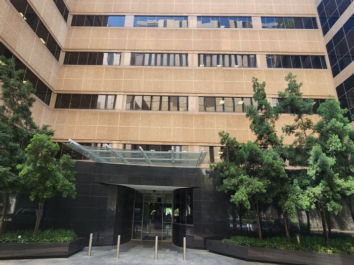 To Rent: Office in Sandhurst with flexible layouts, secure parking, and backup utilities.