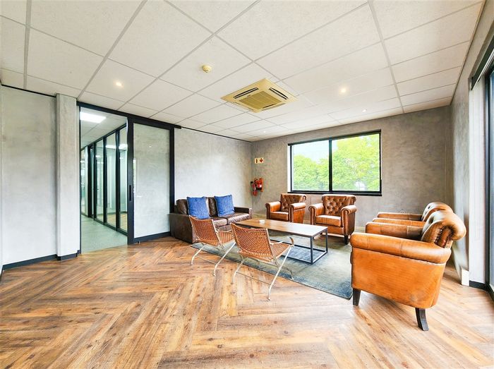 Fourways Office To Rent: Reception, boardroom, private offices, kitchen, fibre ready.