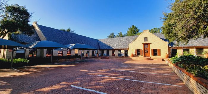 Office to Rent in Woodmead: Open plan, boardrooms, secure park, on-site amenities.