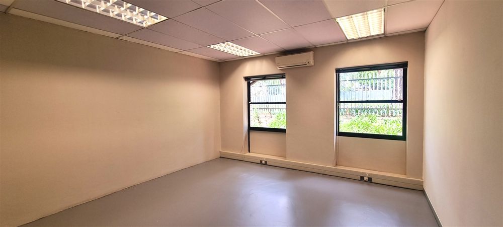 4 Bridle Close-Woodmead-Grd fl 278m² (10)