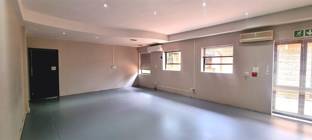 4 Bridle Close-Woodmead-Grd fl 278m² (14)