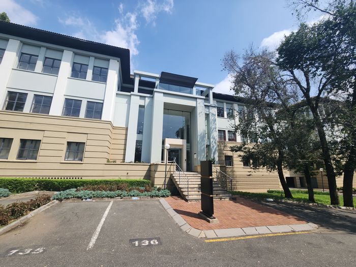 Barlow Park Office To Rent: Prime location, 24-hour security, easy transport access.