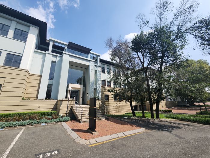 Barlow Park Office To Rent: 24-hour security, backup power, easy transport access.
