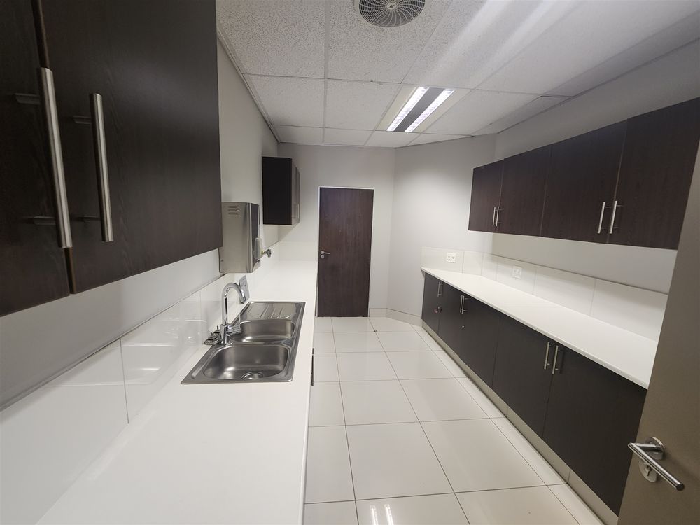 Grayston Office Park - Sandton - Bldg 5 Gr Fl 556.09m² (2)