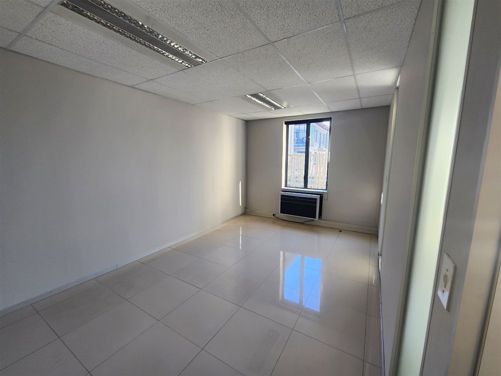 Grayston Office Park - Sandton - Bldg 5 Gr Fl 556.09m² (6)