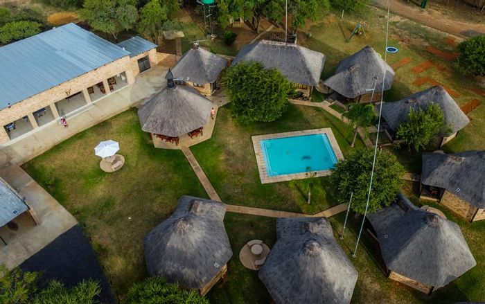 Lindleyspoort Farm For Sale: Guest lodges, game farming, and income potential await.