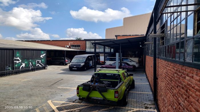Industrial warehouse in Strijdompark to rent, secure with ample office space.